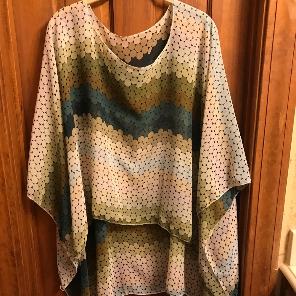 Beautiful semi sheer poncho. Green/cream/tan. OS.